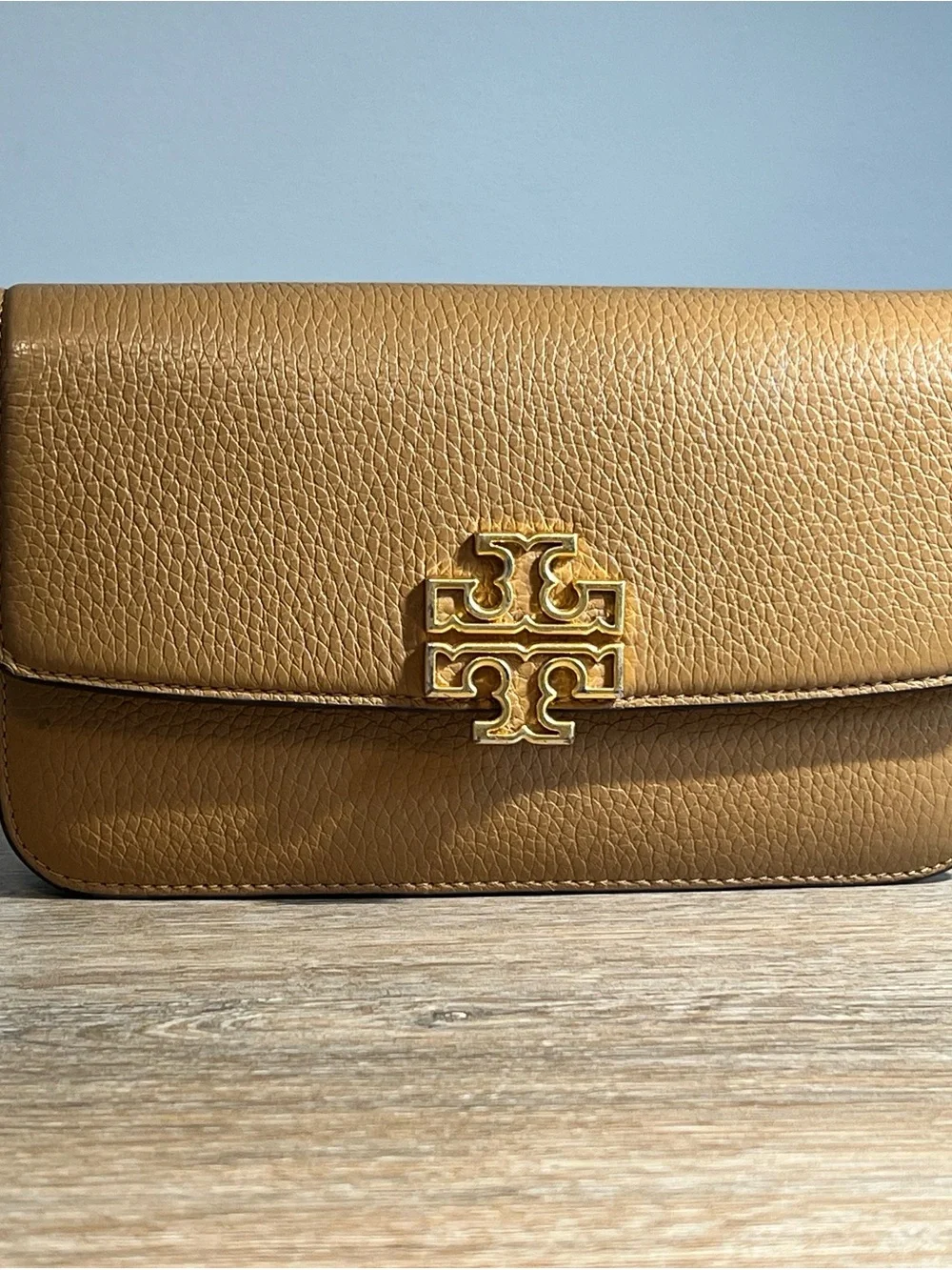 Tory Burch Camel/Tan Leather Shoulder Bag with Gold Logo
